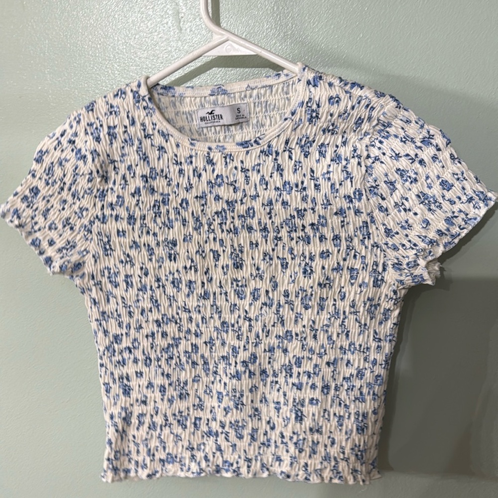 Hollister smocked floral top. Size: small blue baby bell floral.